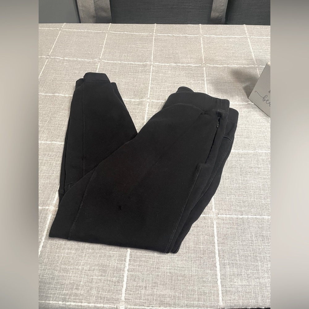 Lululemon joggers 🖤